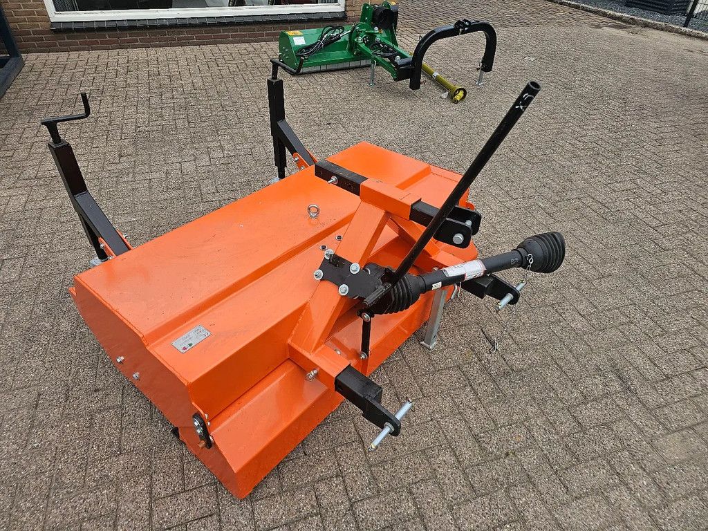 Boxer Marge veegmachine minitractor 150 cm
