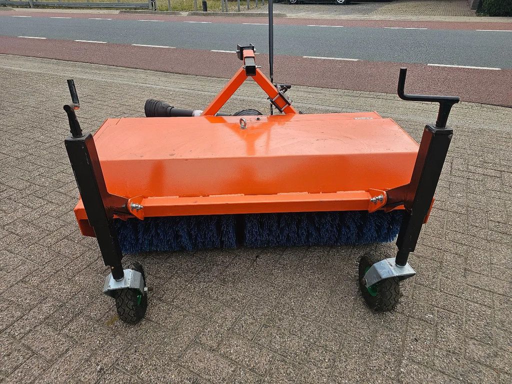 Boxer Marge veegmachine minitractor 150 cm