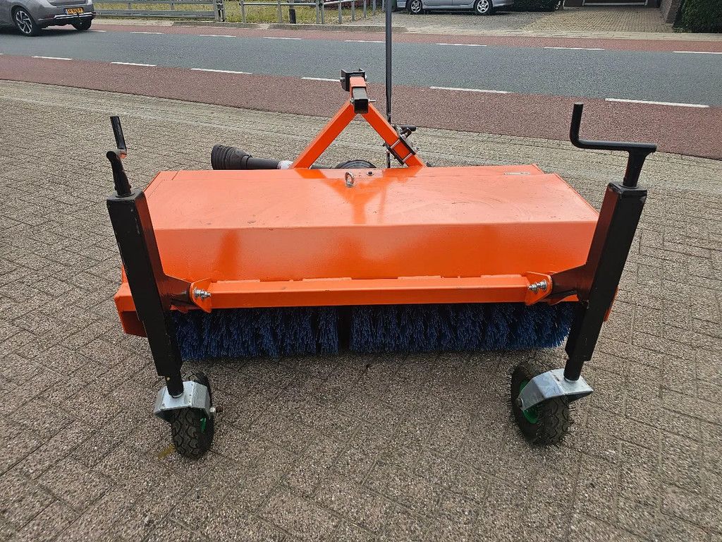 Boxer Marge veegmachine minitractor 150 cm