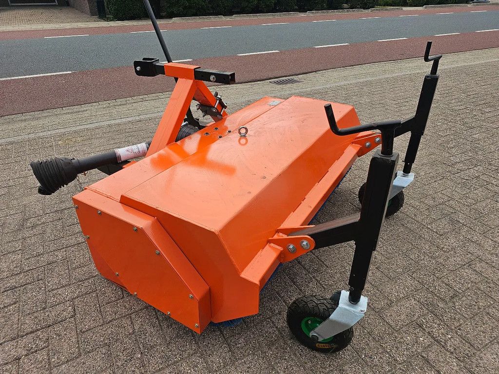 Boxer Marge veegmachine minitractor 150 cm