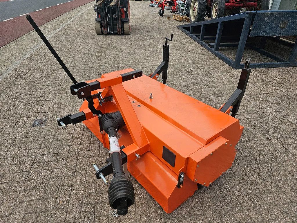 Boxer Marge veegmachine minitractor 150 cm