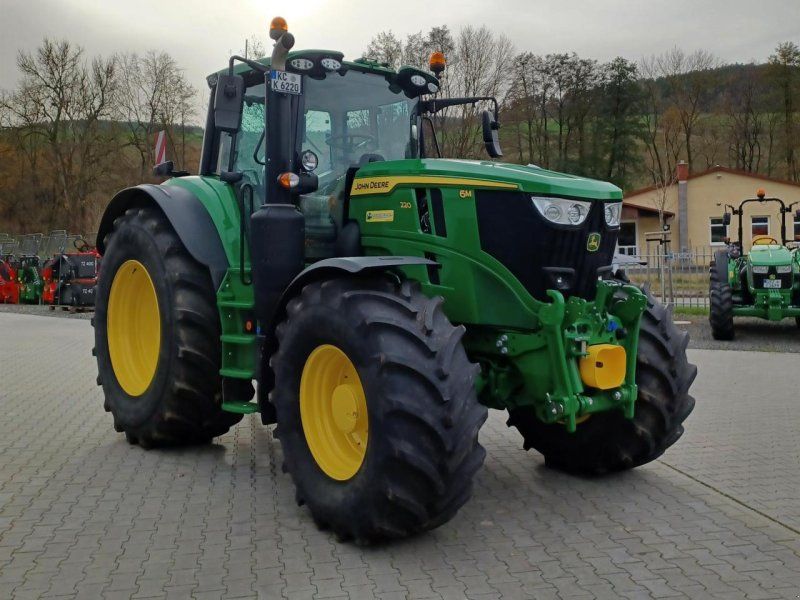 John Deere 6M 220