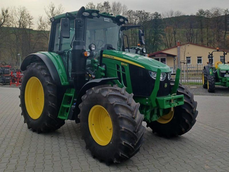 John Deere 6110M
