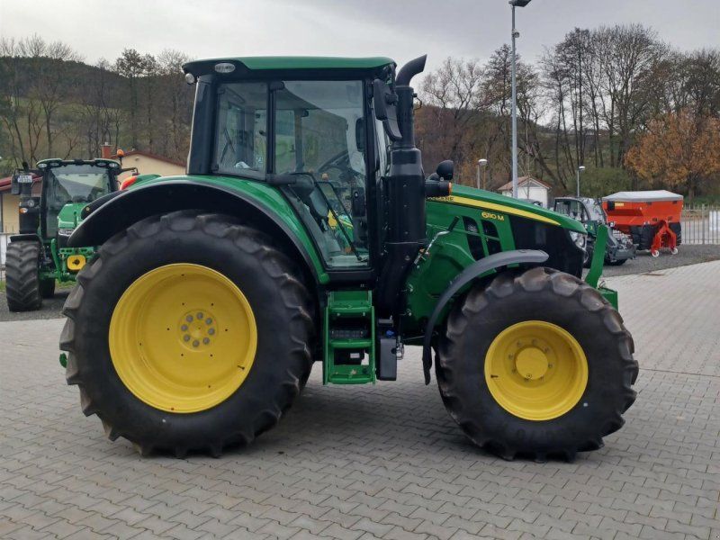 John Deere 6110M