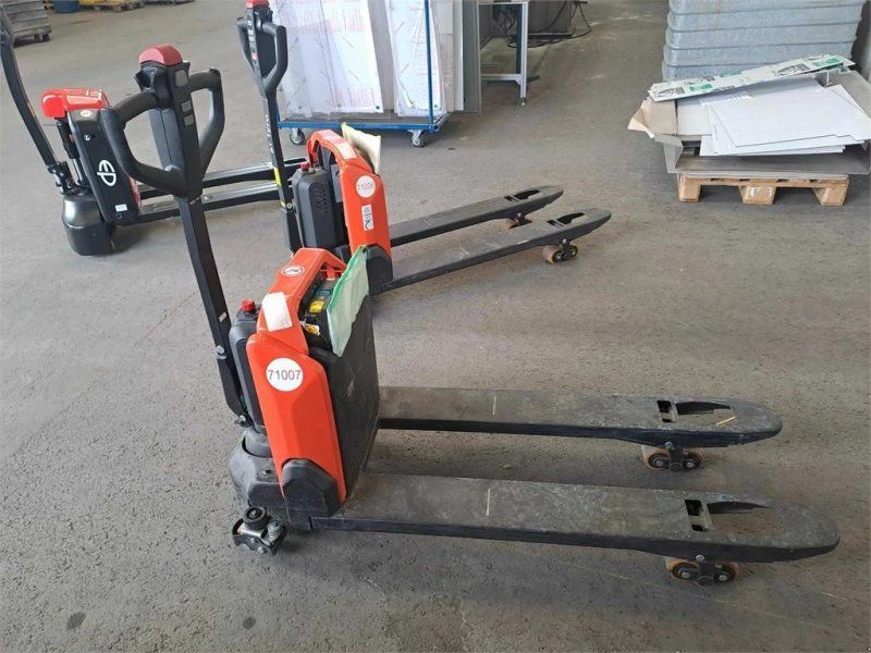 Toyota LHE 130 castor