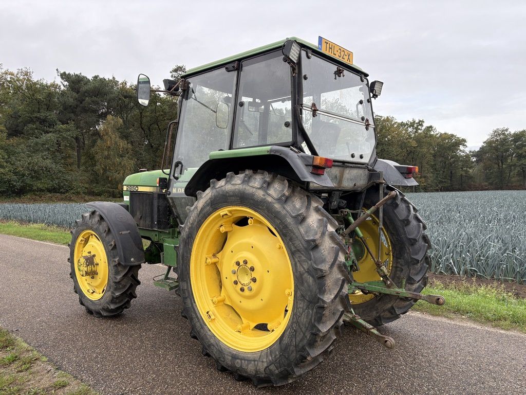John Deere 2850