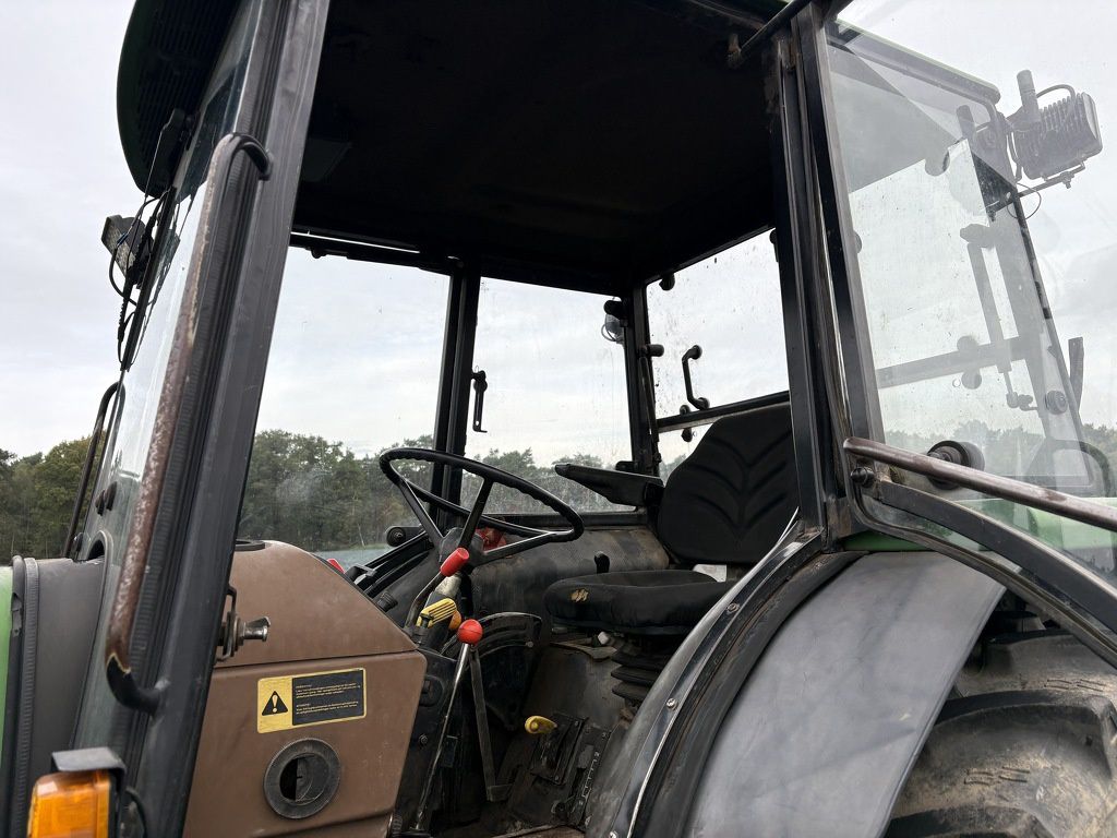 John Deere 2850