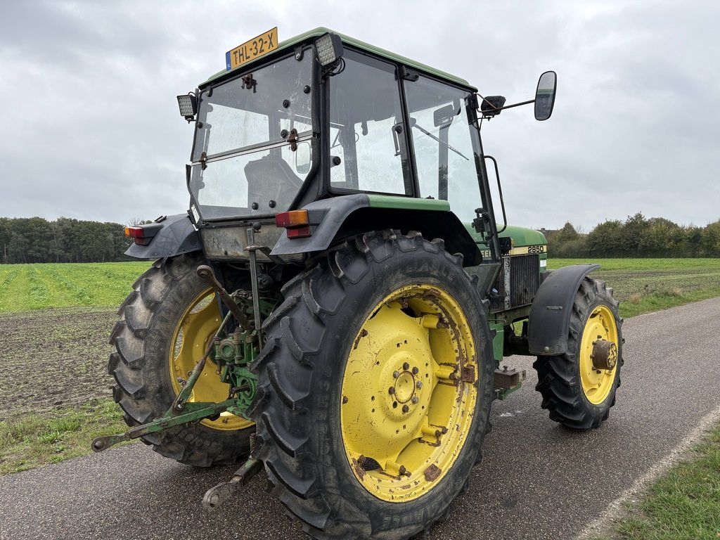 John Deere 2850
