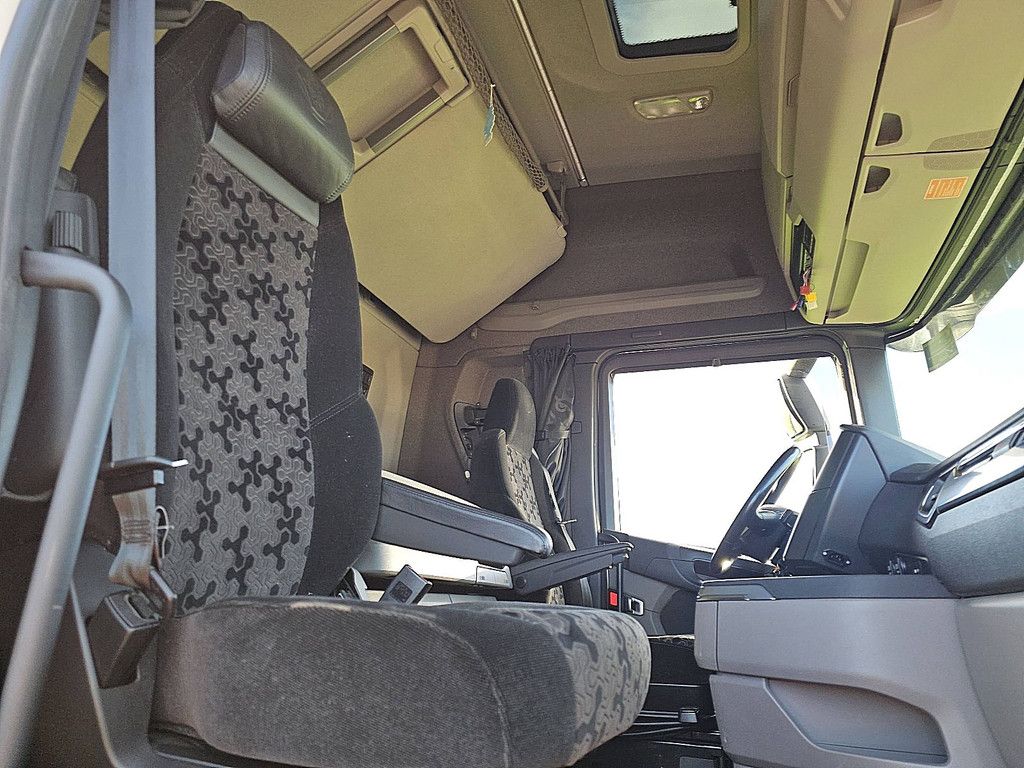 SCANIA S500 6x2*4,folding lift