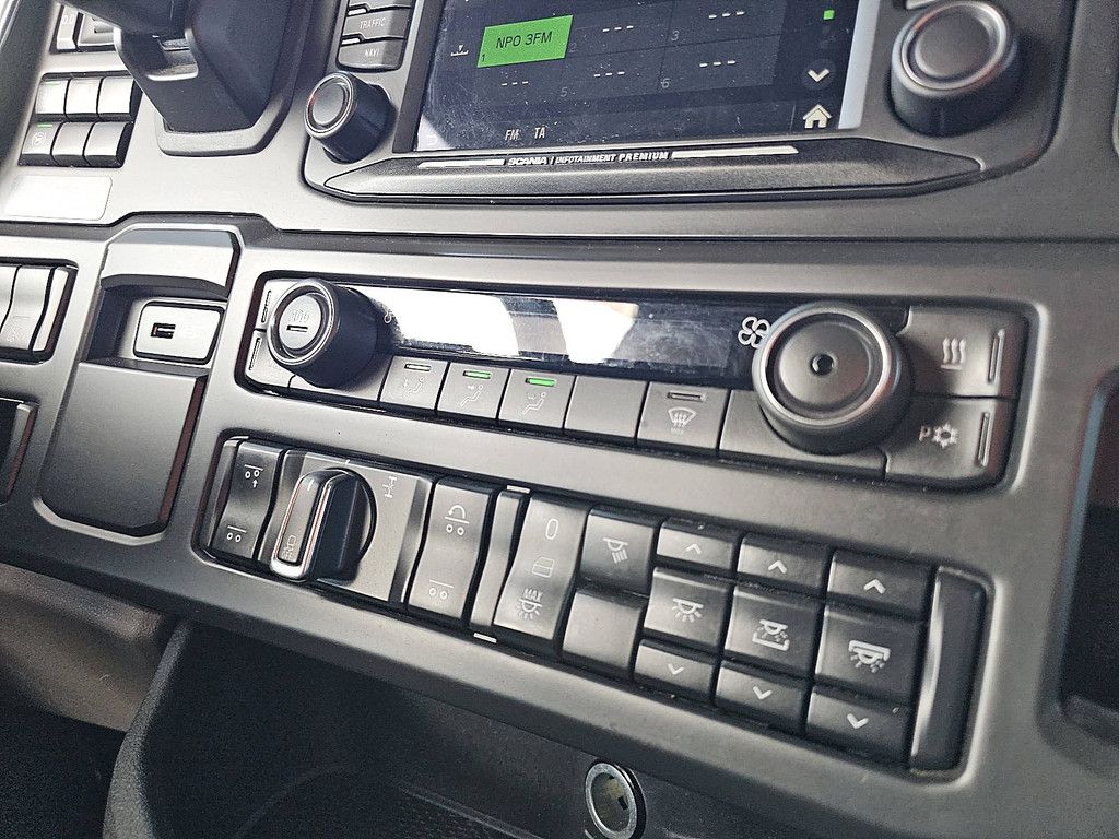 SCANIA S500 6x2*4,folding lift