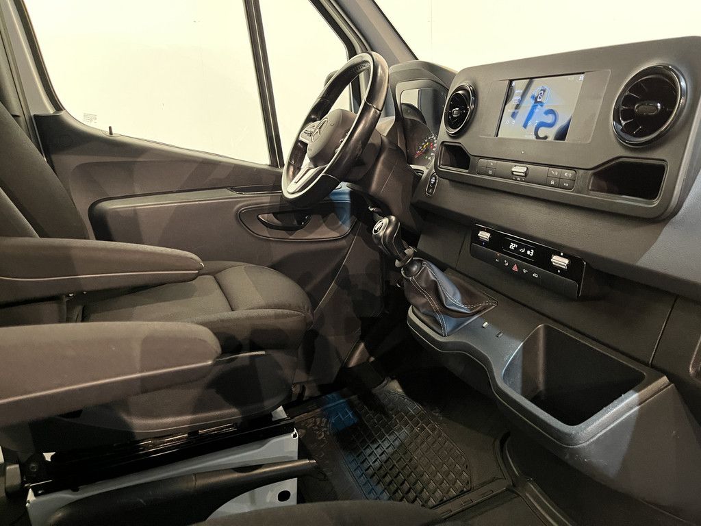 Mercedes-Benz Sprinter 317 CDI L2 RWD DC Dubbel Cabine Open Laadbak / Euro 6 / Trekhaak 3500 KG / Airco / Cruise Control / CarPlay / DC 6 Pers. / 71.300 KM !!