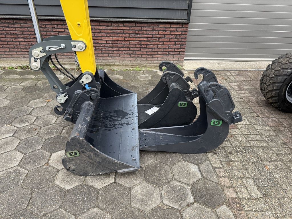 TE HUUR: Neuson EW65 mobiele graafmachine 7.2 T