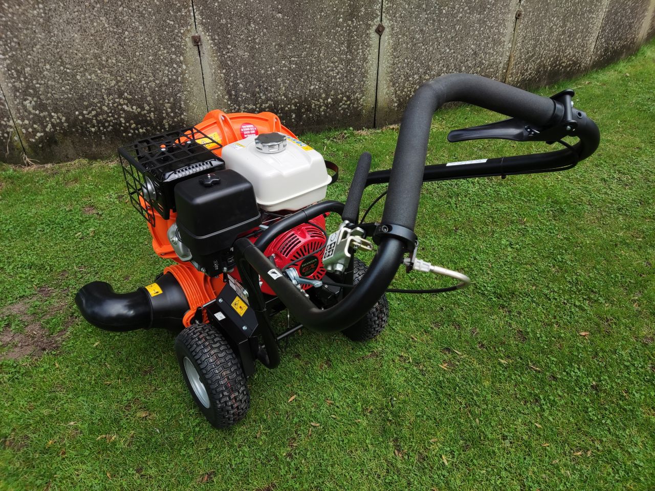 Nieuwe BILLY GOAT zelfrijdende bladblazer (type F1302SPH)