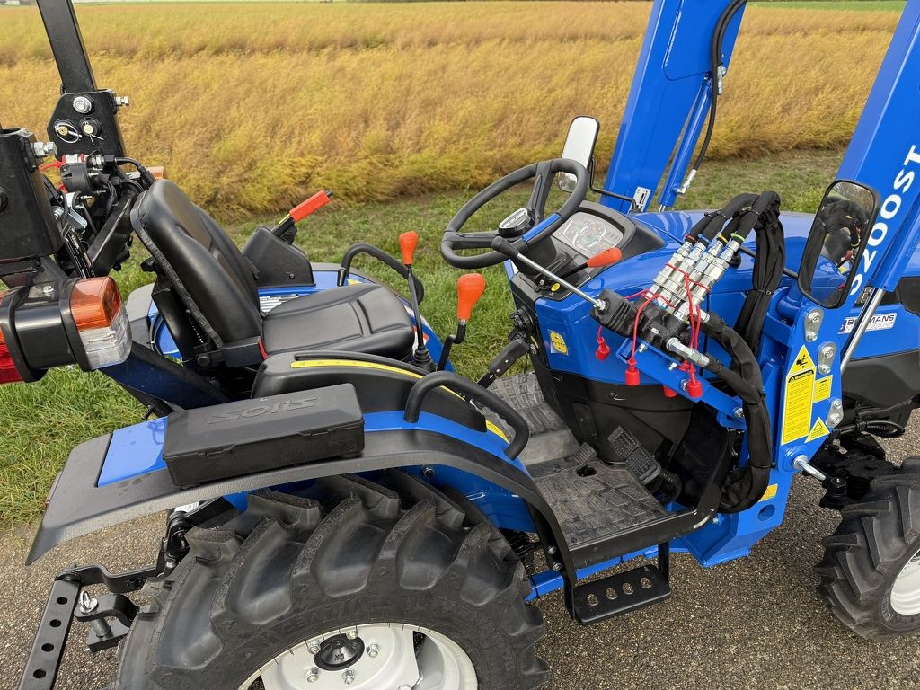 Solis minitractor NIEUW met frontlader / brede agribanden