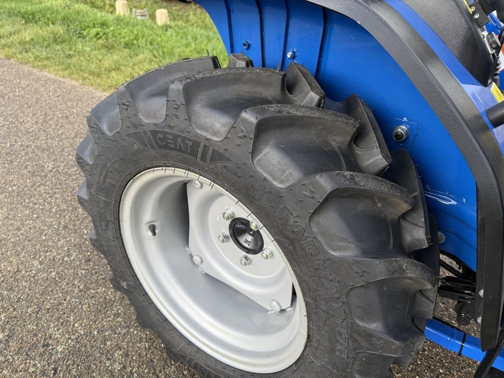 Solis minitractor NIEUW met frontlader / brede agribanden