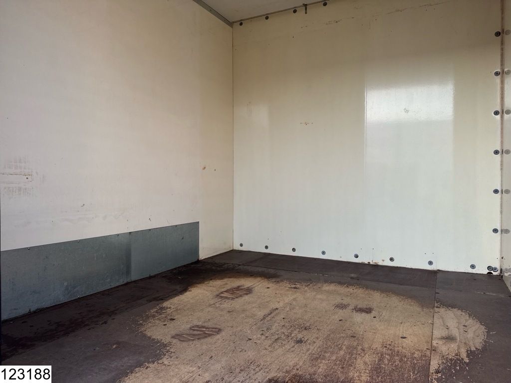 Mercedes 815 Manual transmission, Steel suspension