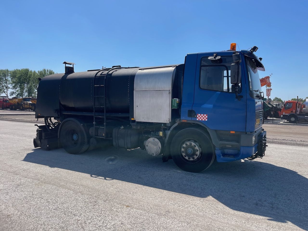 DAF 75 bitumen spuitwagen