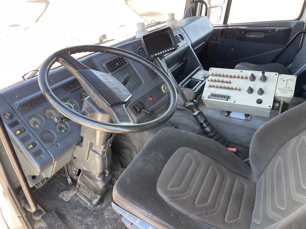 DAF 75 bitumen spuitwagen