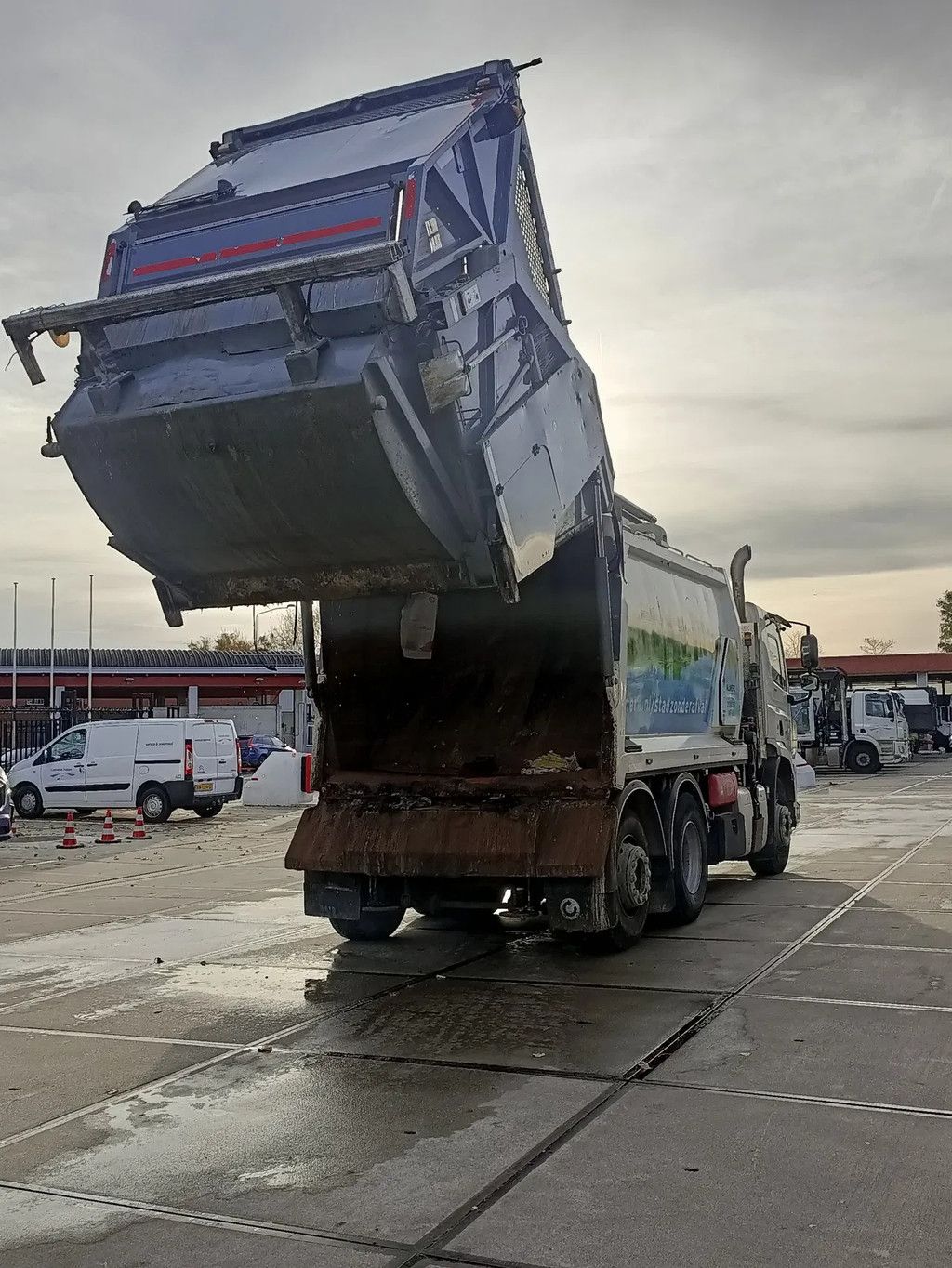 DAF CF 290 CF290 FAN met boven laadkraan Hiab XS211W Hipro