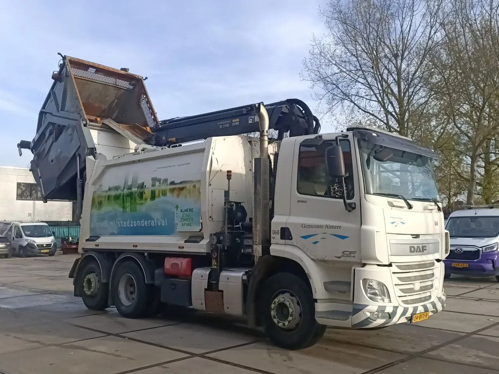 DAF CF 290 CF290 FAN met boven laadkraan Hiab XS211W Hipro