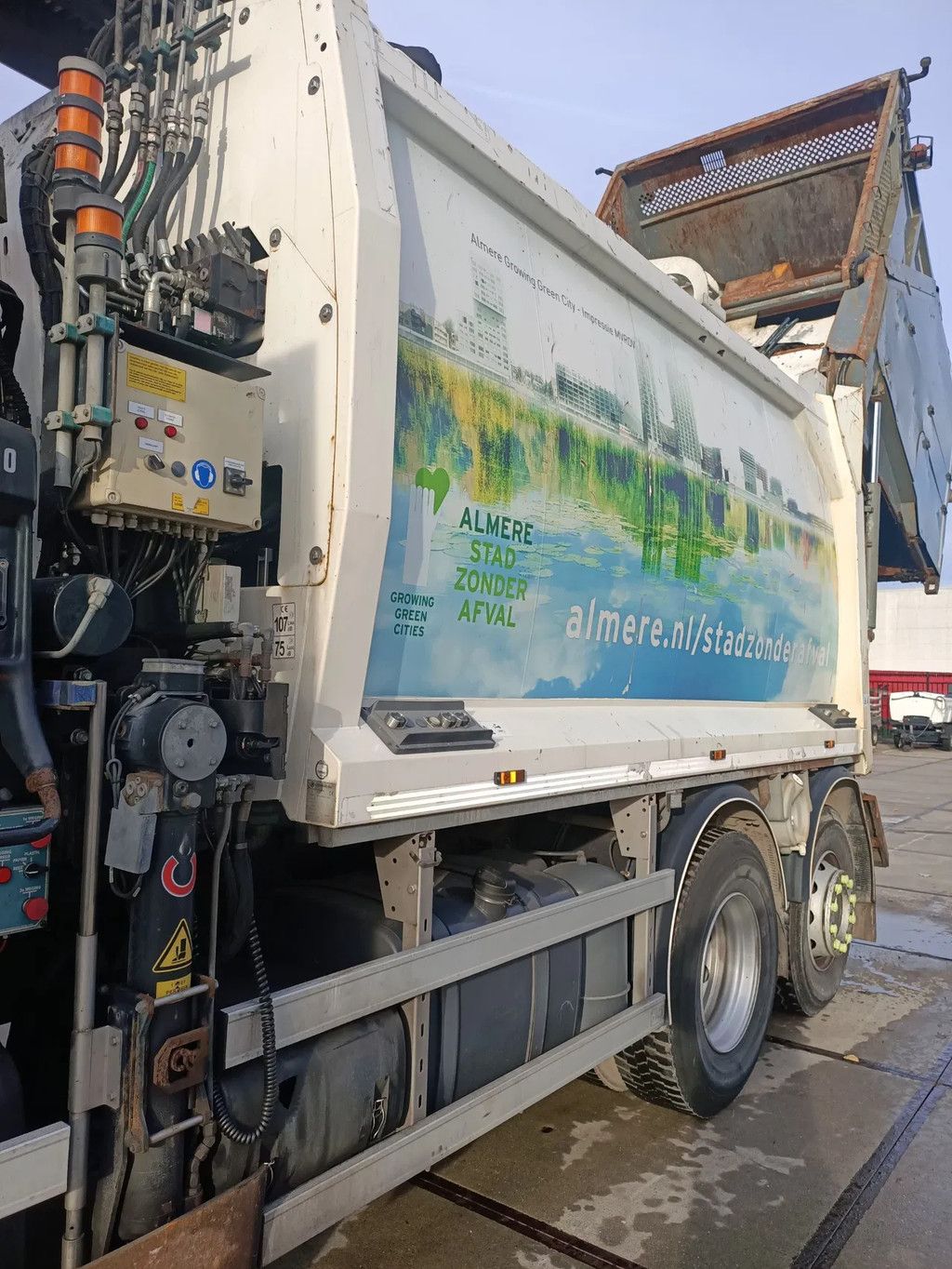 DAF CF 290 CF290 FAN met boven laadkraan Hiab XS211W Hipro