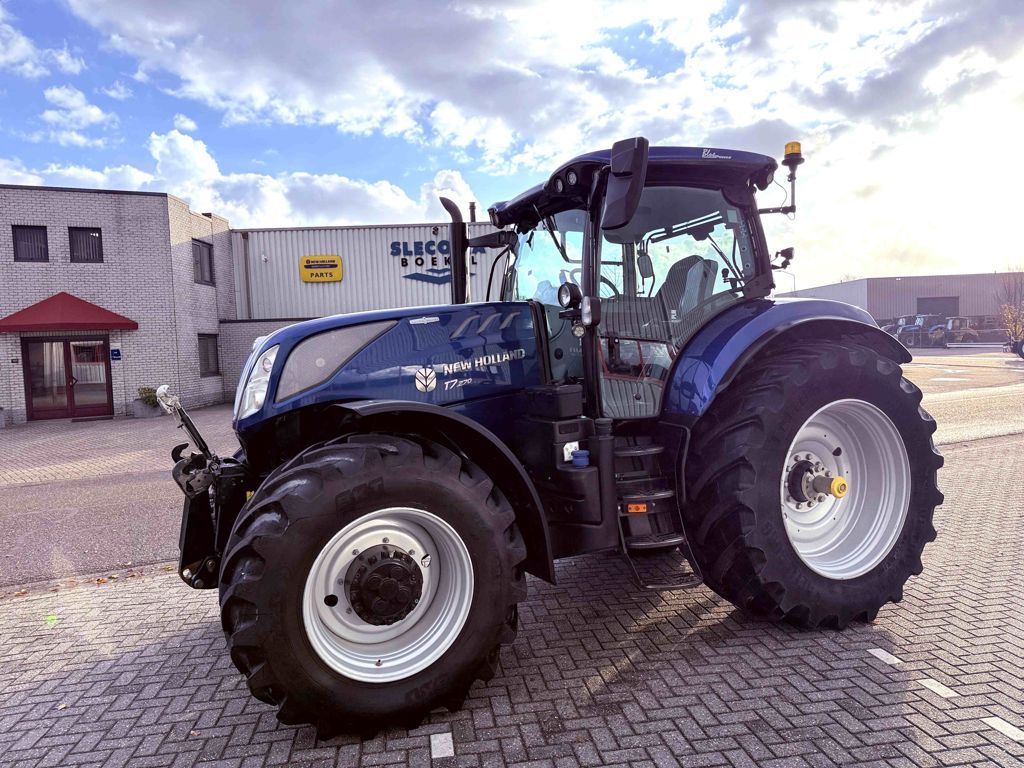 New Holland T7.270 AC Stage V Blue Power
