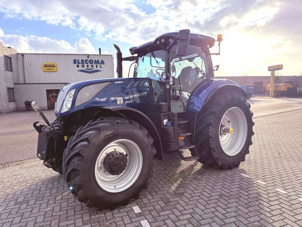 New Holland T7.270 AC Stage V Blue Power