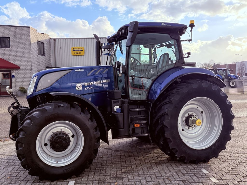 New Holland T7.270 AC Stage V Blue Power