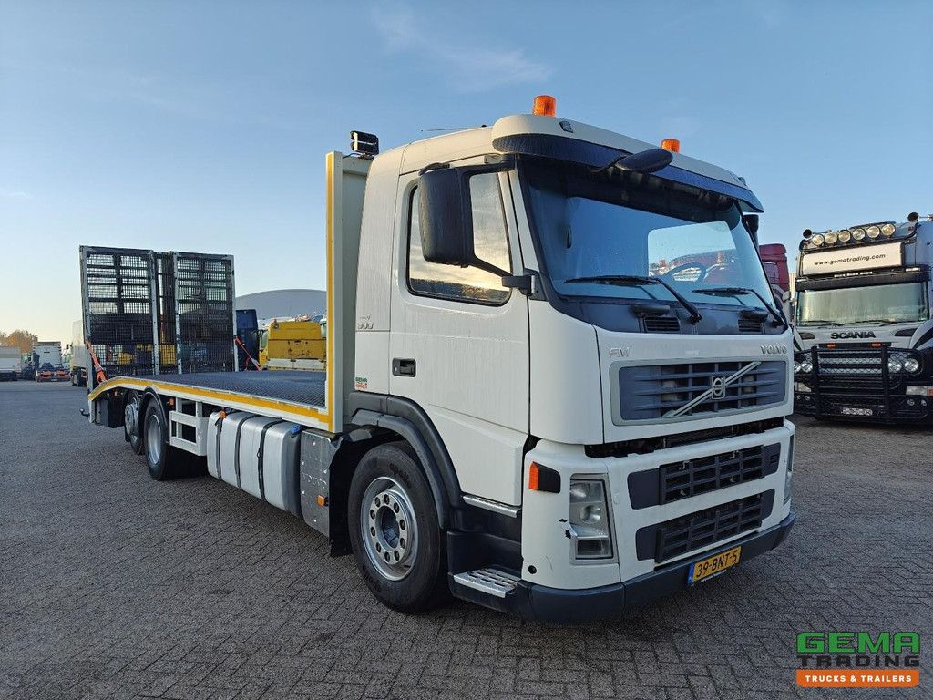 Volvo FM 300 6x2/4 Daycab Euro4 - Loading ramp/Machine Transporter 8.38m + 6.6T winch - Double ramps - Grid floor