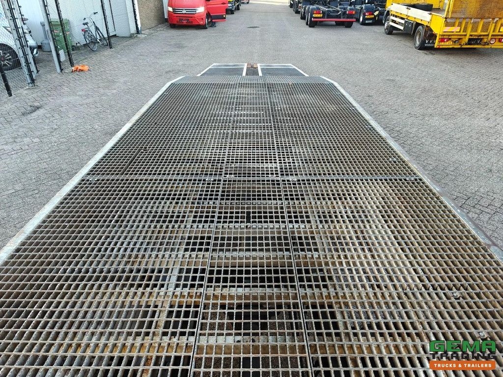 Volvo FM 300 6x2/4 Daycab Euro4 - Loading ramp/Machine Transporter 8.38m + 6.6T winch - Double ramps - Grid floor