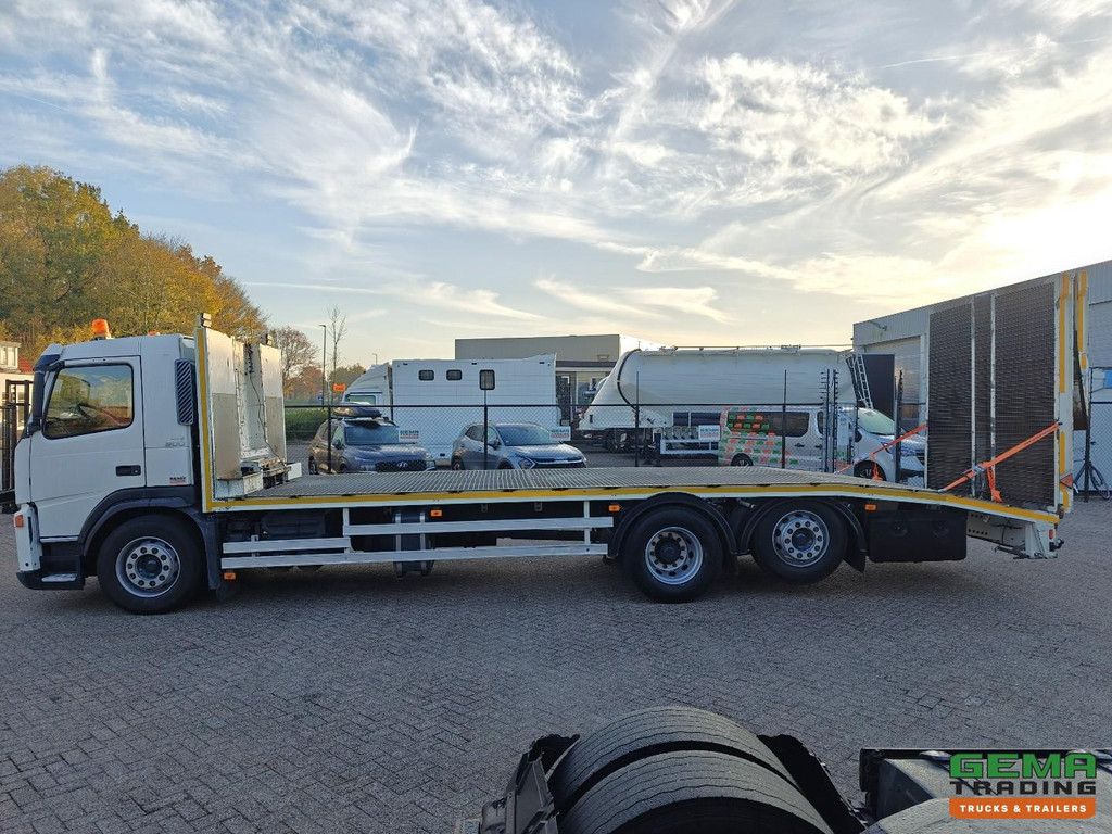 Volvo FM 300 6x2/4 Daycab Euro4 - Loading ramp/Machine Transporter 8.38m + 6.6T winch - Double ramps - Grid floor