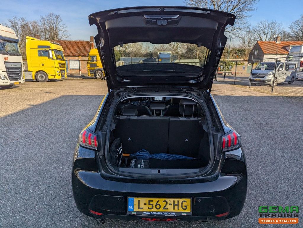 Peugeot 208 1.2 PureTech Active Pack - 67000km - Manual transmission - Navi - LMV - Carplay - 05/2026APK