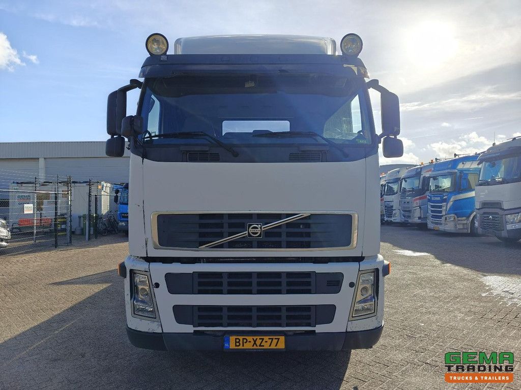 Volvo FH12 6x2 Schlafkabine Euro 3 – LKW/Maschinentransporter 8,18 m + Seilwinde – Hydraulische Rampen – SMARTTacho V2 – 02/2026 APK