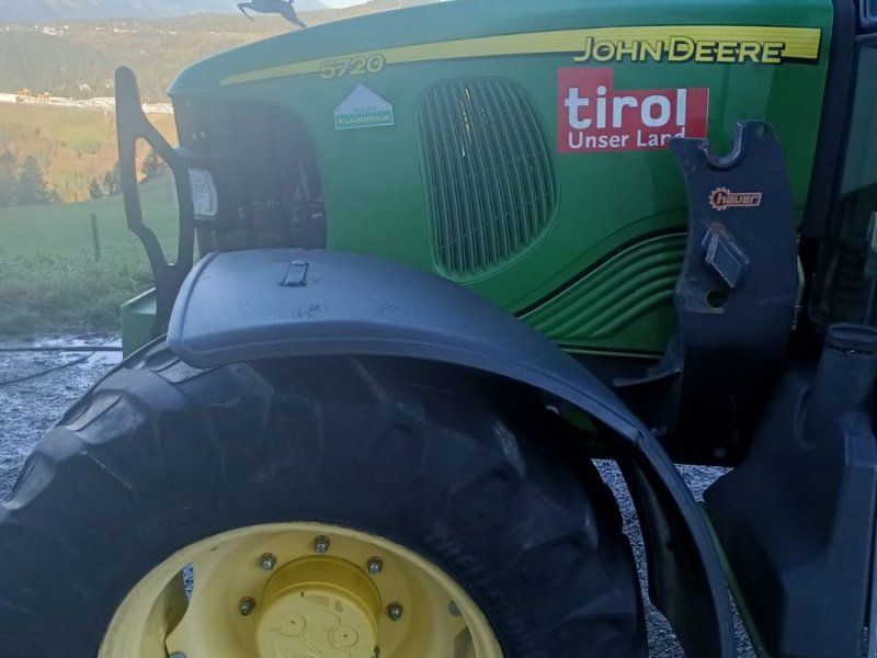 John Deere 5720