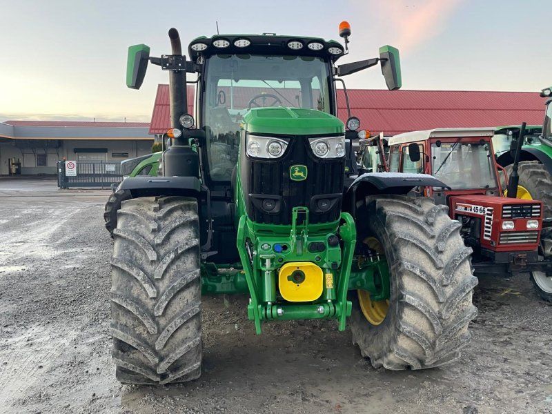 John Deere 6R 215