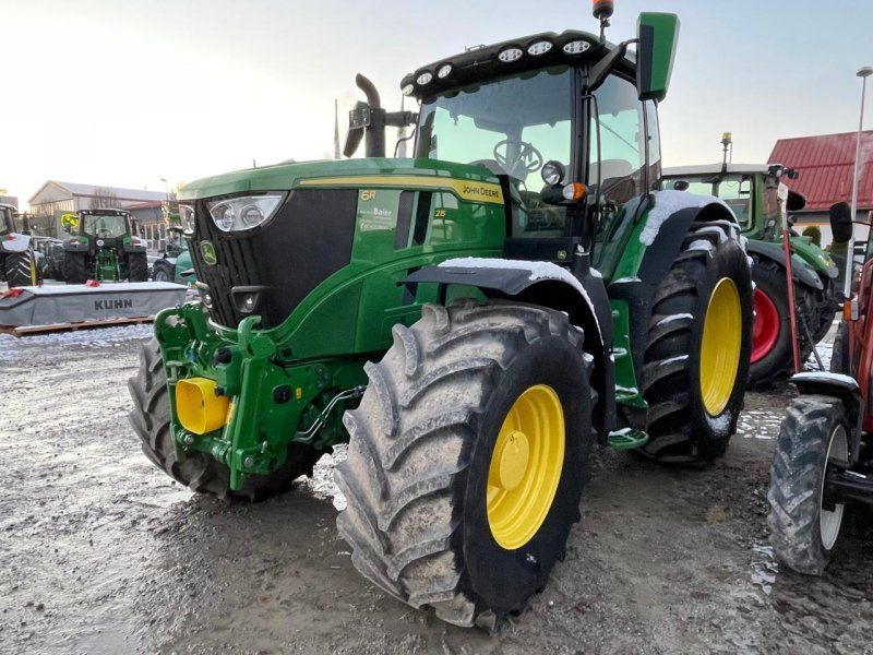 John Deere 6R 215