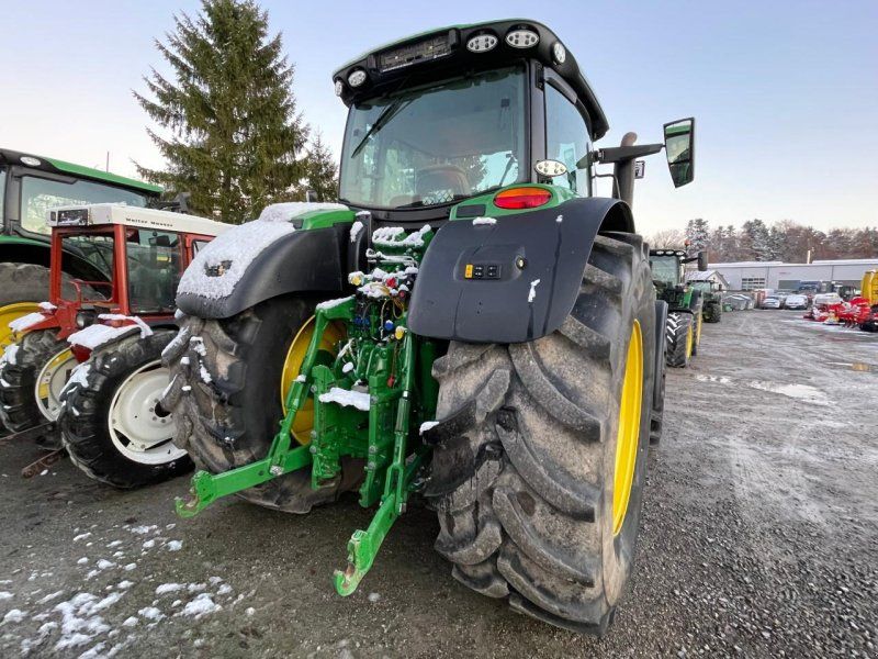 John Deere 6R 215