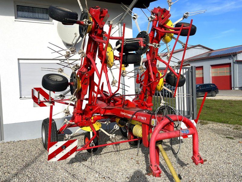 Pöttinger Eurohit 91 AZ ein 8-er Kreiselheuer mit hydraulisch-klappbarem