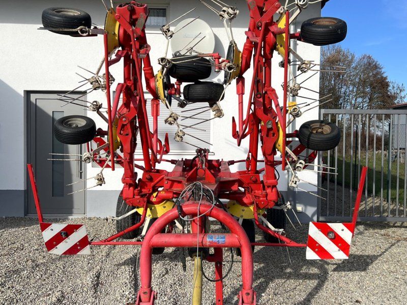 Pöttinger Eurohit 91 AZ ein 8-er Kreiselheuer mit hydraulisch-klappbarem