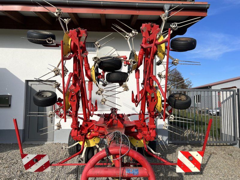 Pöttinger Eurohit 91 AZ ein 8-er Kreiselheuer mit hydraulisch-klappbarem