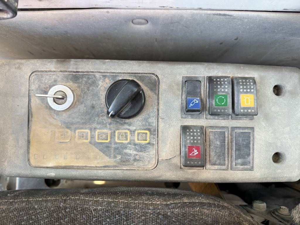 Hyundai 210LC-7 - Hammer Lines / Cummins Engine