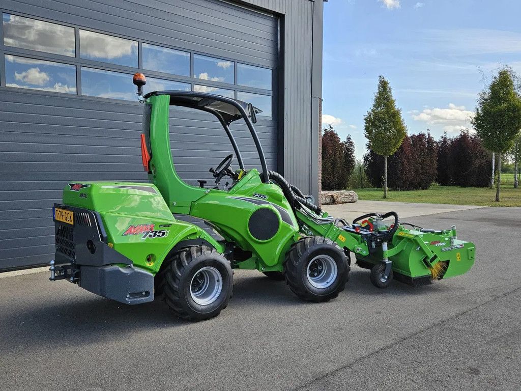 Avant 735i Rental mini-shovel