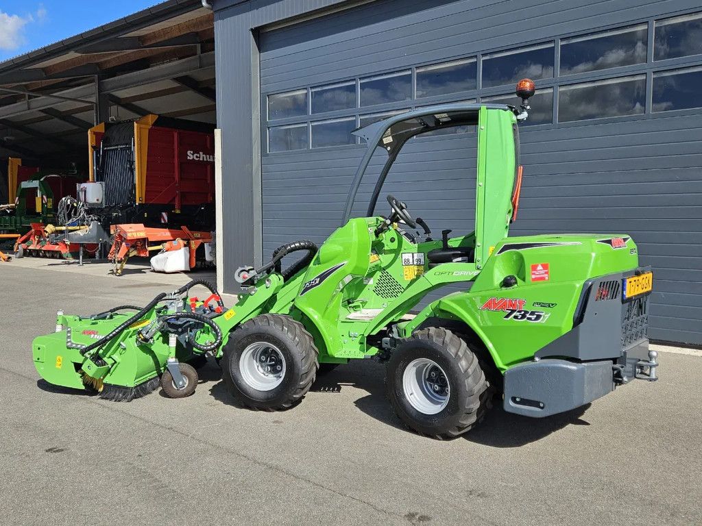 Avant 735i Rental mini-shovel