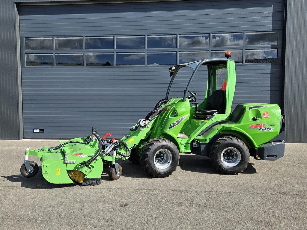 Avant 735i Rental mini-shovel