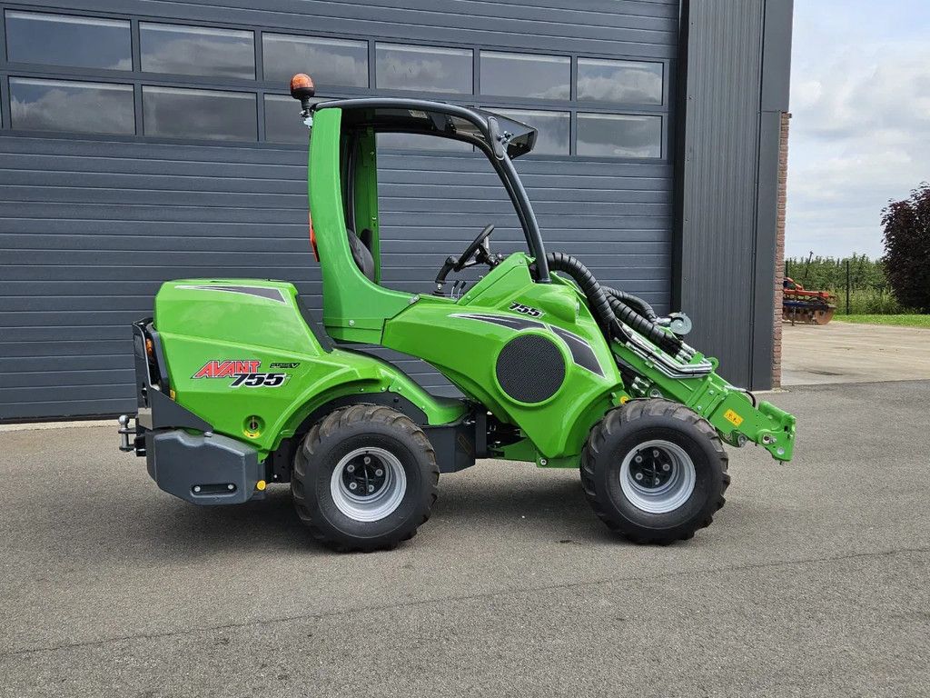 Avant 755i Rental mini-shovel