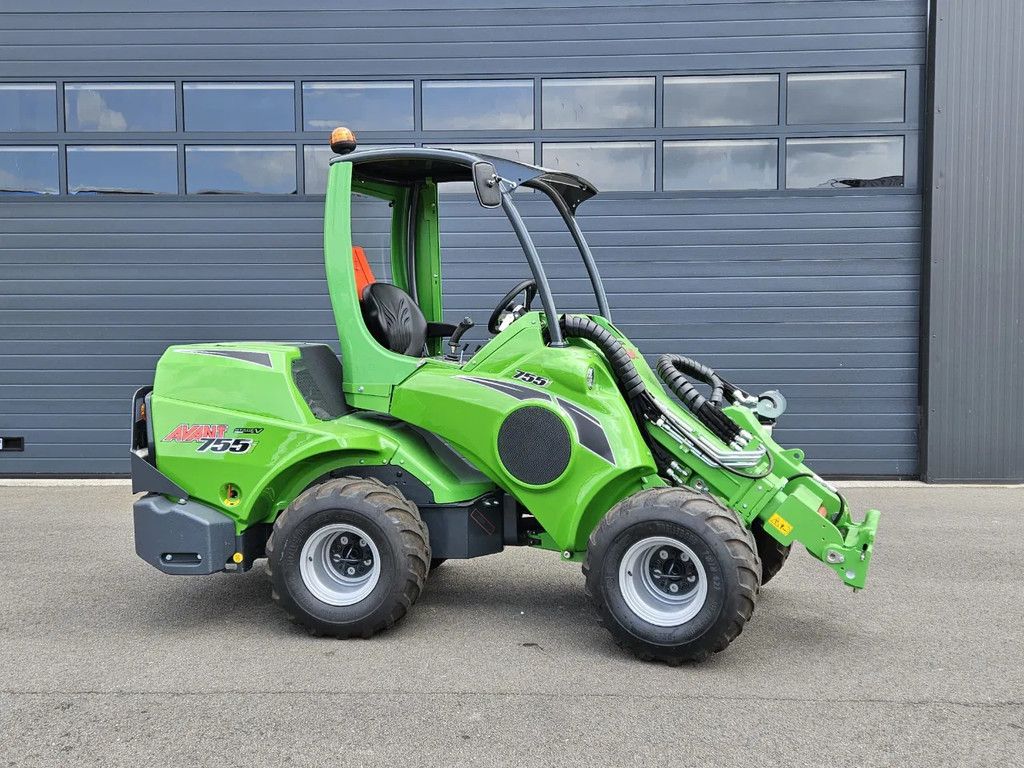 Avant 755i Rental mini-shovel