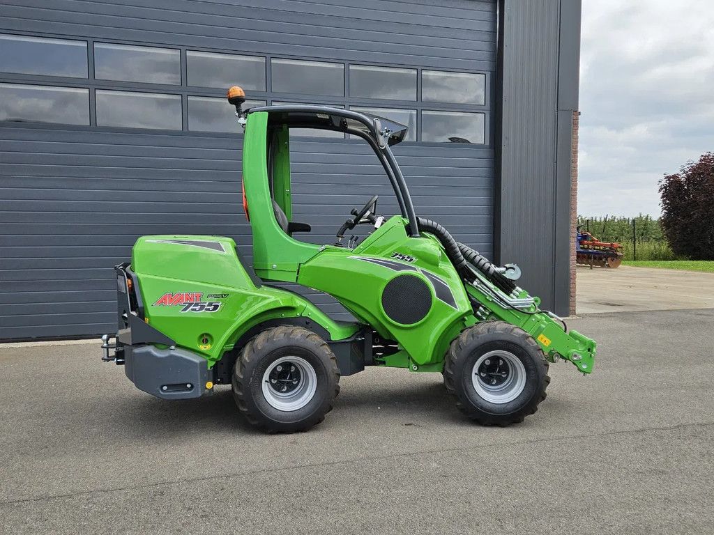 Avant 755i Rental mini-shovel