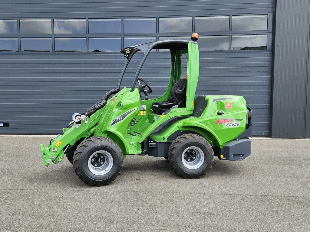 Avant 755i Rental mini-shovel