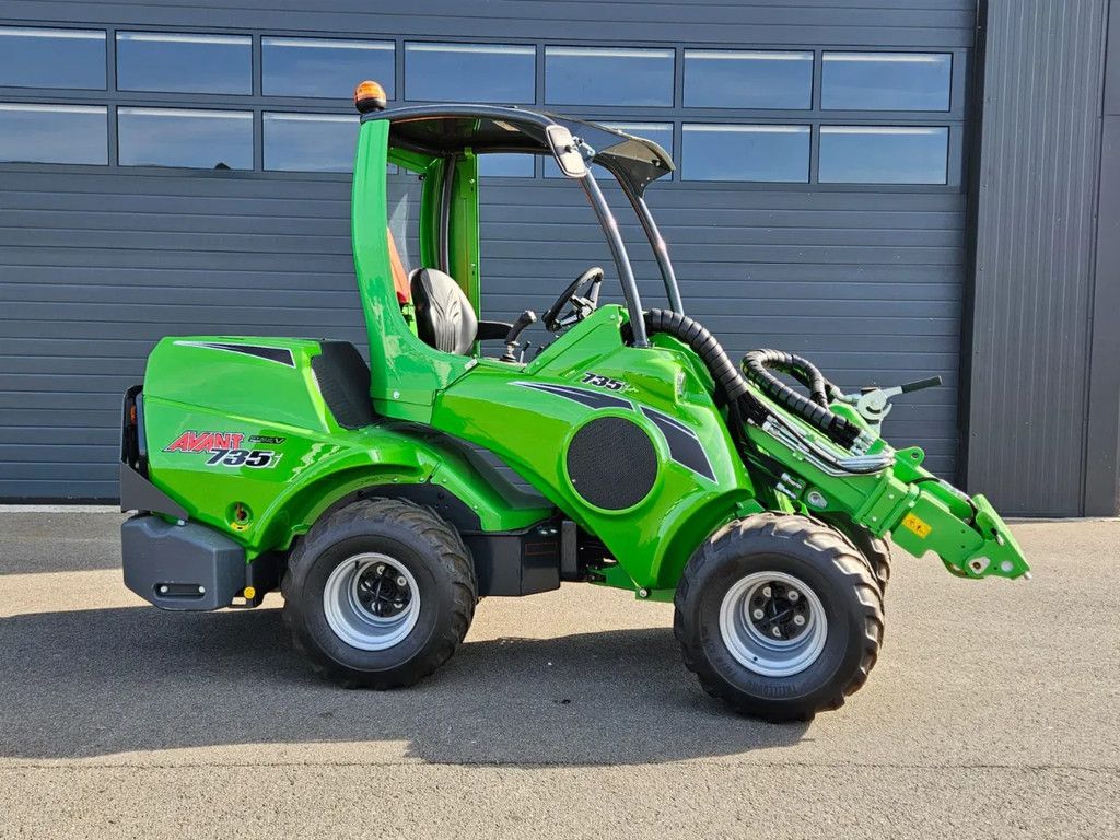 Avant 735i Rental mini-shovel