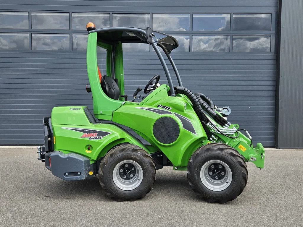 Avant 645i Rental mini-shovel